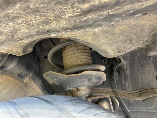 お車を安心してお乗りいただく為には、足回りの定期点検が欠かせません。サービスサポート（有償保証）では無料点検もご提供しており、安心のカーライフをお過ごしいただけるサポート体制が整っています。