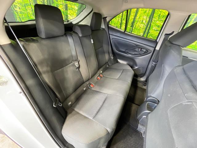 後部座席も気になるようなキズ・汚れやへたり等、大きなダメージはなく、良好な状態です。