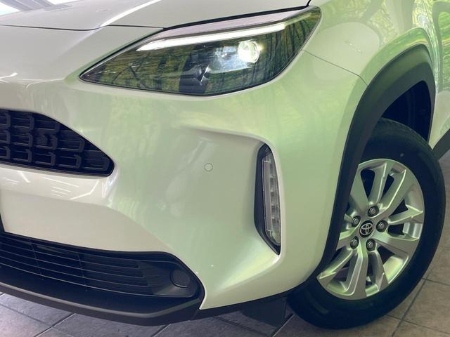 【ＬＥＤヘッドライト】悪天候や夜間走行時も良好な視界を確保し安心して運転できる高輝度ＬＥＤヘッドライトを装備！点灯速度が早く、消費電力も抑えられています。