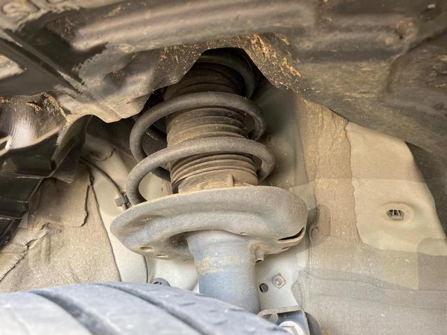 お車を安心してお乗りいただく為には、足回りの定期点検が欠かせません。サービスサポート（有償保証）では無料点検もご提供しており、安心のカーライフをお過ごしいただけるサポート体制が整っています。