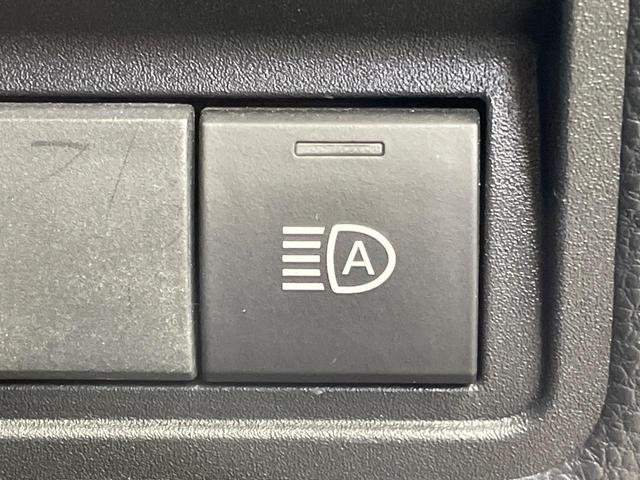 【オートマチックハイビーム】夜間の安全走行に役立つ便利な機能！先行車や対向車を検知し、ハイビームとロービームを自動で切り替えてくれます♪