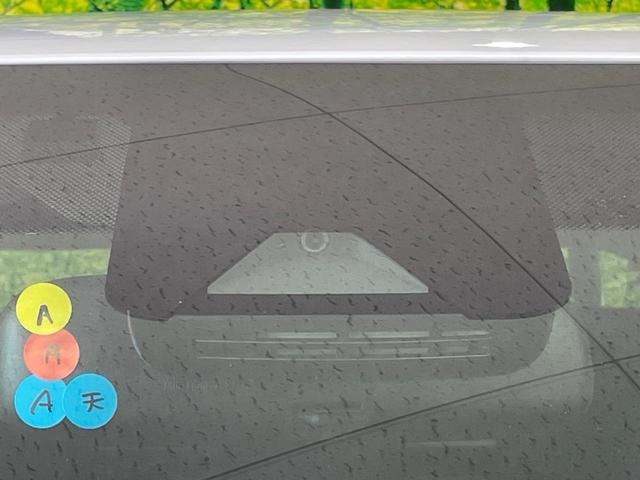 【トヨタセーフティセンス】走行中に前方の車両等を認識し、衝突しそうな時は警報とブレーキで衝突回避と被害軽減をアシスト。より安全にドライブをお楽しみいただけます。