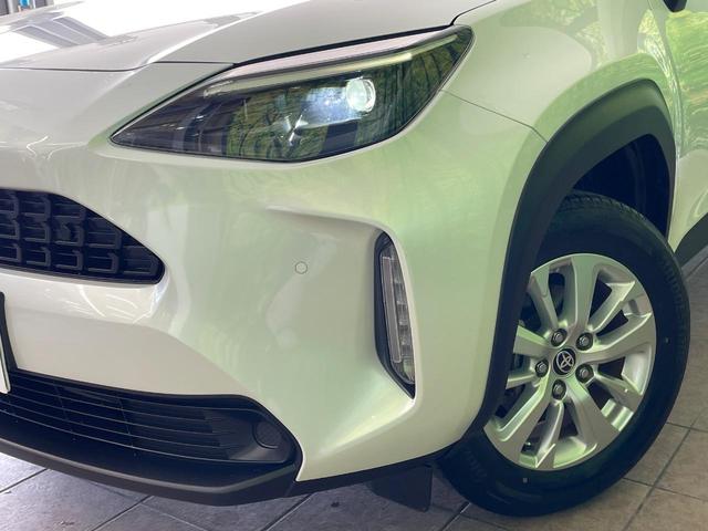 【ＬＥＤヘッドライト】悪天候や夜間走行時も良好な視界を確保し安心して運転できる高輝度ＬＥＤヘッドライトを装備！点灯速度が早く、消費電力も抑えられています。