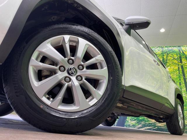 【純正１６インチアルミホイール】外観にマッチした純正アルミホイールを装着しております。各種社外アルミホイールや、スタッドレスタイヤも取扱いしております。是非ご相談くださ