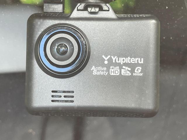 【ドライブレコーダー】安心・安全なカーライフに必須のドライブレコーダーを装備！走行中はもちろん、あおり運転や事故に遭遇した際の状況も映像で記録し、万一のリスクに備えます。