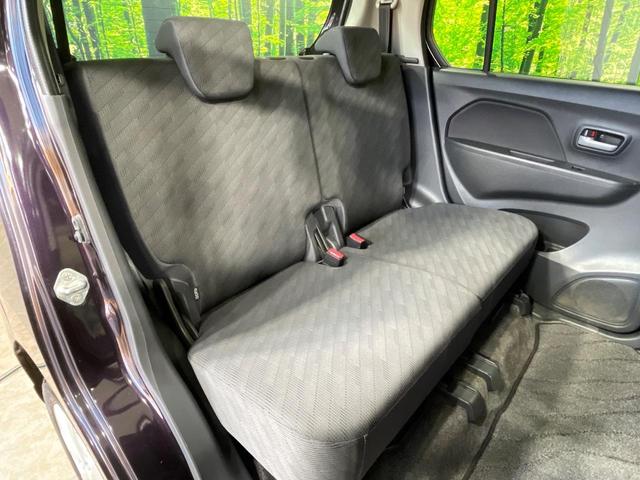 後部座席も気になるようなキズ・汚れやへたり等、大きなダメージはなく、良好な状態です。