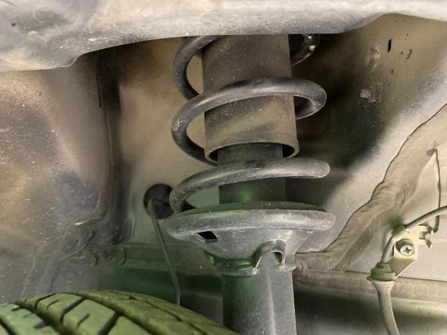 お車を安心してお乗りいただく為には、足回りの定期点検が欠かせません。サービスサポート（有償保証）では無料点検もご提供しており、安心のカーライフをお過ごしいただけるサポート体制が整っています。