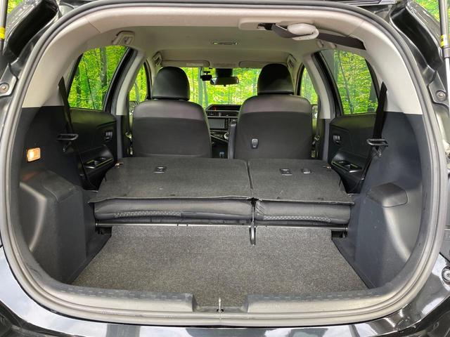 後席を格納すると、これだけの広さが！シーンに合わせたシートアレンジで、大きな荷物も積むことが出来ます♪