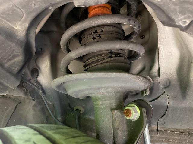 お車を安心してお乗りいただく為には、足回りの定期点検が欠かせません。サービスサポート（有償保証）では無料点検もご提供しており、安心のカーライフをお過ごしいただけるサポート体制が整っています。