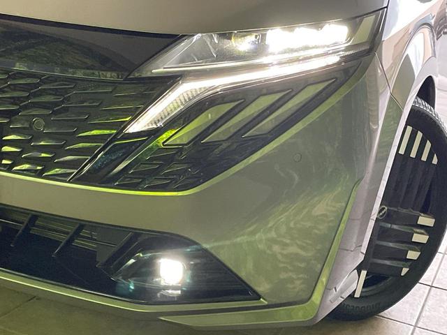 【ＬＥＤヘッドライト】悪天候や夜間走行時も良好な視界を確保し安心して運転できる高輝度ＬＥＤヘッドライトを装備！点灯速度が早く、消費電力も抑えられています。