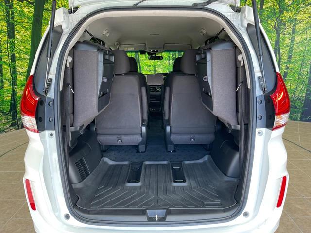 後席を格納すると、これだけの広さが！シーンに合わせたシートアレンジで、大きな荷物も積むことが出来ます♪