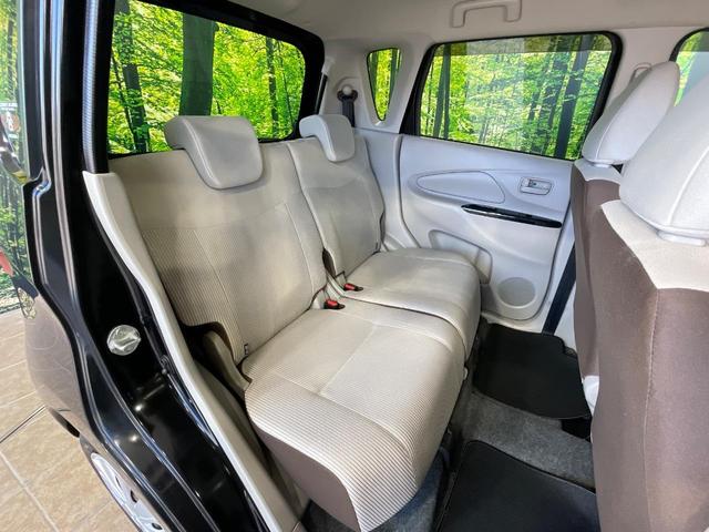 後部座席も気になるようなキズ・汚れやへたり等、大きなダメージはなく、良好な状態です。