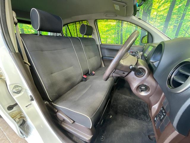 運転席シート廻りは使用感も少なく、良好な状態となっています。丁寧に使われていたことがよくわかりますね。