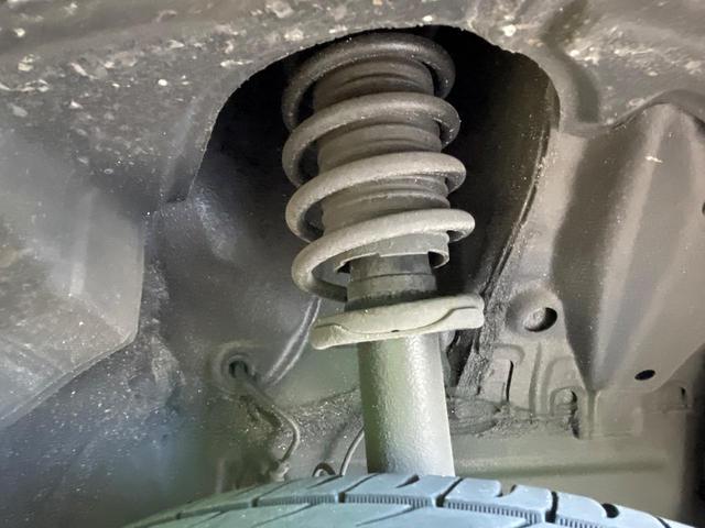 お車を安心してお乗りいただく為には、足回りの定期点検が欠かせません。サービスサポート（有償保証）では無料点検もご提供しており、安心のカーライフをお過ごしいただけるサポート体制が整っています。