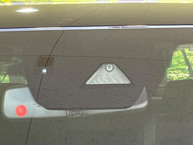 【スマートブレーキサポート】走行中に前方の車両等を認識し、衝突しそうな時は警報とブレーキで衝突回避と被害軽減をアシスト。より安全にドライブをお楽しみいただけます。