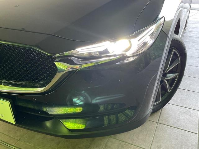 【ＬＥＤヘッドライト】悪天候や夜間走行時も良好な視界を確保し安心して運転できる高輝度ＬＥＤヘッドライトを装備！点灯速度が早く、消費電力も抑えられています。