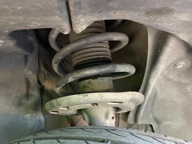 お車を安心してお乗りいただく為には、足回りの定期点検が欠かせません。サービスサポート（有償保証）では無料点検もご提供しており、安心のカーライフをお過ごしいただけるサポート体制が整っています。