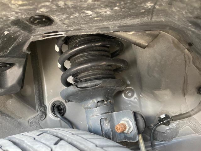 お車を安心してお乗りいただく為には、足回りの定期点検が欠かせません。サービスサポート（有償保証）では無料点検もご提供しており、安心のカーライフをお過ごしいただけるサポート体制が整っています。