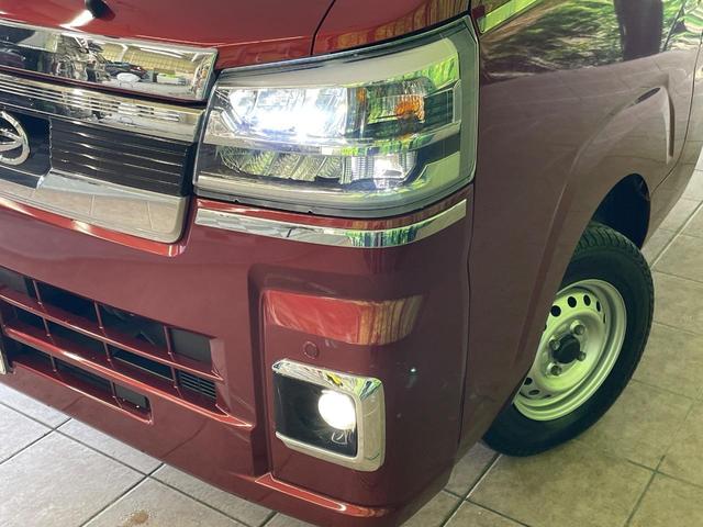 【ＬＥＤヘッドライト】悪天候や夜間走行時も良好な視界を確保し安心して運転できる高輝度ＬＥＤヘッドライトを装備！点灯速度が早く、消費電力も抑えられています。