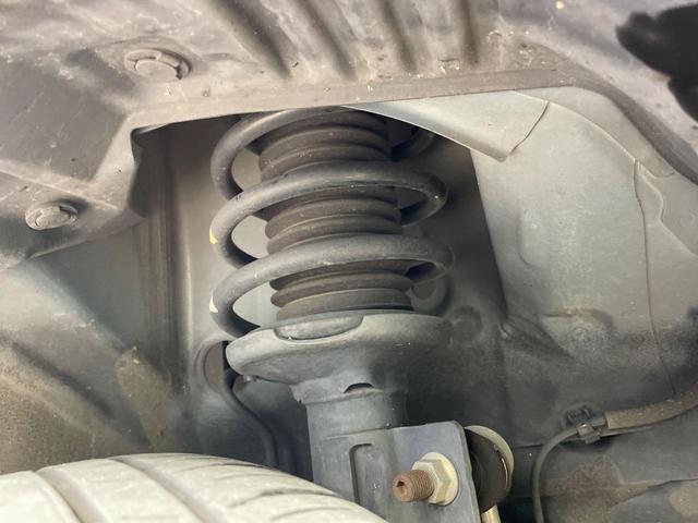 お車を安心してお乗りいただく為には、足回りの定期点検が欠かせません。サービスサポート（有償保証）では無料点検もご提供しており、安心のカーライフをお過ごしいただけるサポート体制が整っています。