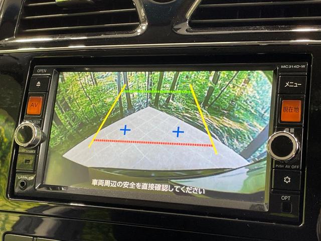 【バックカメラ】駐車時に後方がリアルタイム映像で確認できます。大型商業施設や立体駐車場での駐車時や、夜間のバック時に大活躍！運転スキルに関わらず、今や必須となった装備のひとつです！