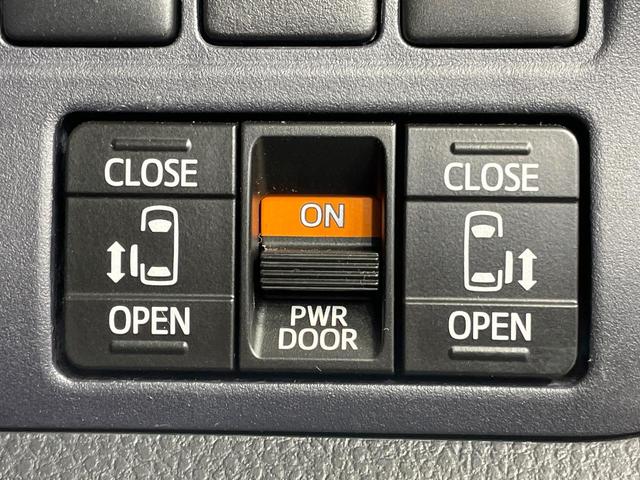 【両側パワースライドドア】スマートキーや運転席のスイッチで後席両側スライドドアの開閉が可能♪電動だから力を入れてドアを開ける必要が無く、小さなお子様でも簡単に開け閉めでき快適です♪