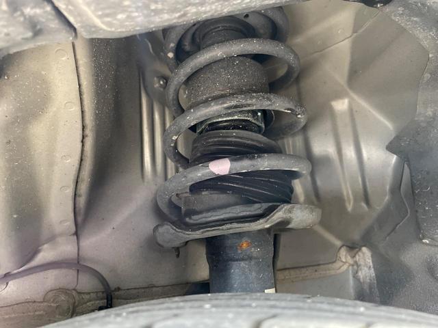 お車を安心してお乗りいただく為には、足回りの定期点検が欠かせません。サービスサポート（有償保証）では無料点検もご提供しており、安心のカーライフをお過ごしいただけるサポート体制が整っています。