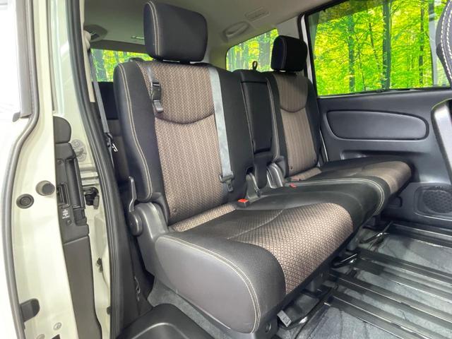 後部座席も気になるようなキズ・汚れやへたり等、大きなダメージはなく、良好な状態です。