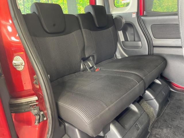 後部座席も気になるようなキズ・汚れやへたり等、大きなダメージはなく、良好な状態です。