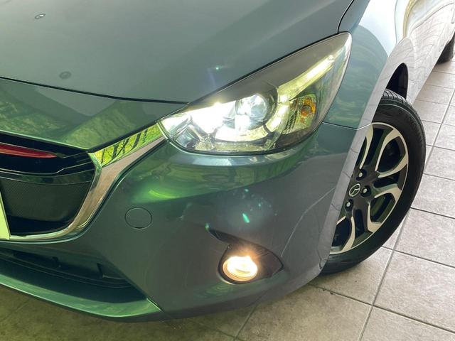 【ＬＥＤヘッドライト】悪天候や夜間走行時も良好な視界を確保し安心して運転できる高輝度ＬＥＤヘッドライトを装備！点灯速度が早く、消費電力も抑えられています。