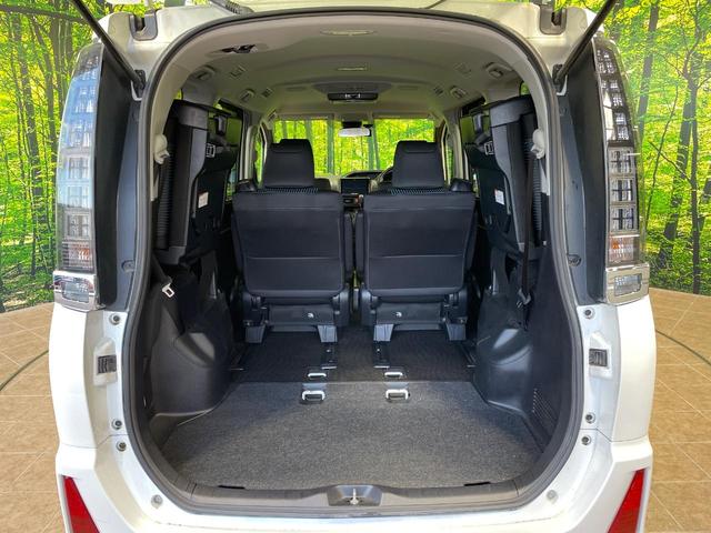 積み下ろしのしやすいデッキにはたっぷりと荷物を積み込んでいただけます。遊びから仕事まで、様々なシーンで頼れます♪