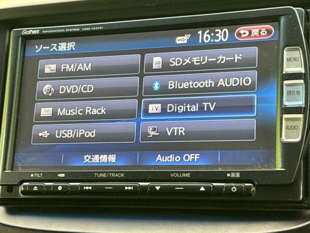 フィット シーズ　新品タイヤ／純正　ＳＤナビ／ヘッドランプ　ＨＩＤ／ＥＴＣ／ＥＢＤ付ＡＢＳ／ワンセグＴＶ／エアバッグ　運転席／エアバッグ　助手席／パワーウインドウ／キーレスエントリー／オートエアコン　ＨＩＤヘッドライト（11枚目）