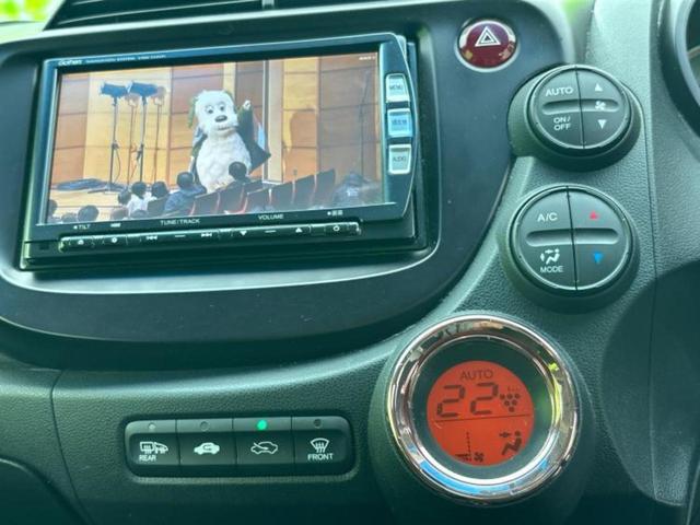 フィット シーズ　新品タイヤ／純正　ＳＤナビ／ヘッドランプ　ＨＩＤ／ＥＴＣ／ＥＢＤ付ＡＢＳ／ワンセグＴＶ／エアバッグ　運転席／エアバッグ　助手席／パワーウインドウ／キーレスエントリー／オートエアコン　ＨＩＤヘッドライト（33枚目）