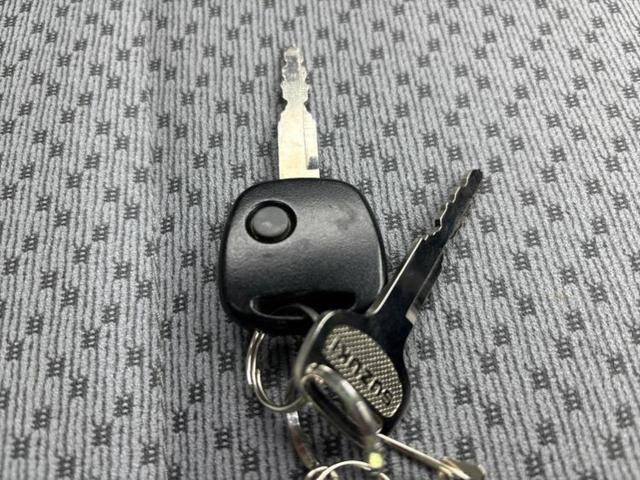 キャリイトラック ４ＷＤ　ＫＣスペシャル　保証書／エアバッグ　運転席／エアバッグ　助手席／パワーウインドウ／キーレスエントリー／パワーステアリング／マニュアルエアコン／ユーザー買取車／パワードアロック／ラジオ　４ＷＤ（21枚目）