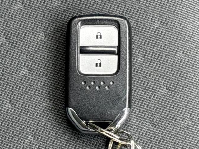 フィット 4WD eHEVベーシック 新品タイヤ/衝突安全装置/車線逸脱防止支援システム/ヘッドランプ LED/EBD付ABS/横滑り防止装置/アイドリングストップ/クルーズコントロール/エアバッグ 運転席/エアバッグ 助手席 4WD(38枚目)