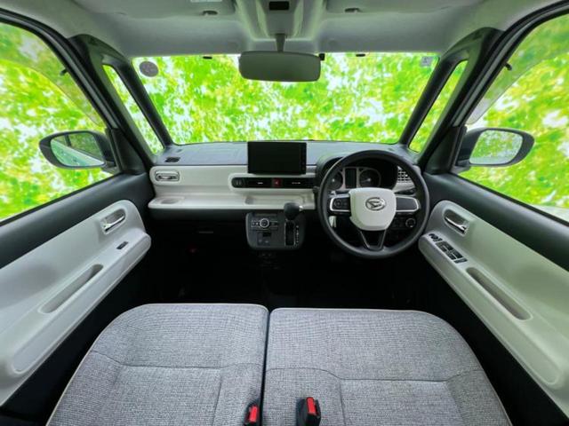 WECARSの展示場では実際に見て、触ってお車をお選びいただけます!知識の豊富な営業スタッフが様々なカーライフをご提案いたします!