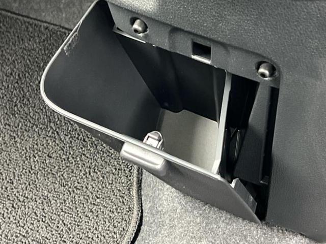 WECARSでは各商談席に大型モニターをご用意しております!見やすい大画面でゆったりと全国の在庫をご覧いただけます!是非ご来店お待ちしております!