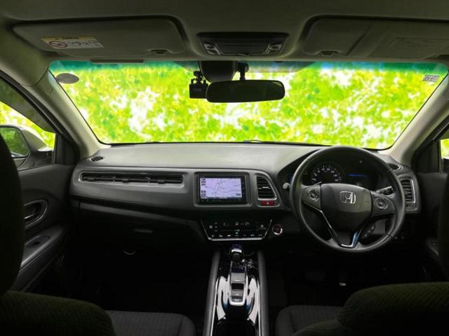 WECARSの展示場では実際に見て、触ってお車をお選びいただけます!知識の豊富な営業スタッフが様々なカーライフをご提案いたします!