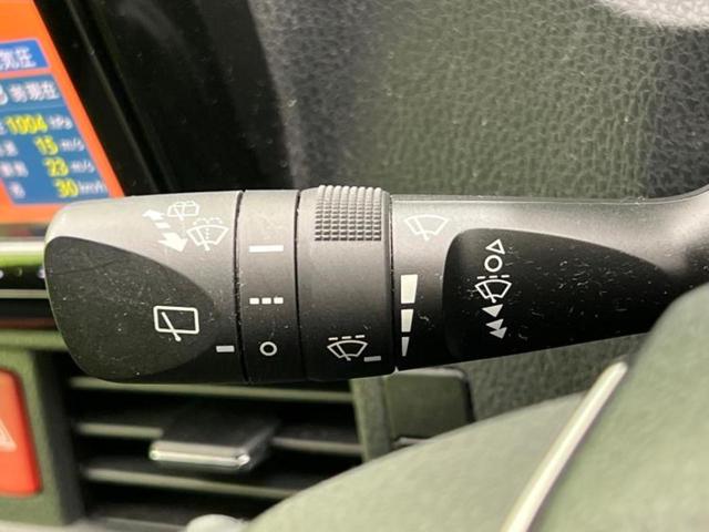 エスクァイア 4WD Giプレミアムパッケージブラックテーラード 保証書/社外 9インチ SDナビ/フリップダウンモニター 社外 10.1インチ/衝突安全装置/両側電動スライドドア/シートヒーター 前席/車線逸脱防止支援システム/シート ハーフレザー 後席モニター(18枚目)