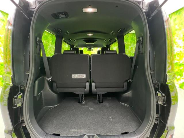 エスクァイア 4WD Giプレミアムパッケージブラックテーラード 保証書/社外 9インチ SDナビ/フリップダウンモニター 社外 10.1インチ/衝突安全装置/両側電動スライドドア/シートヒーター 前席/車線逸脱防止支援システム/シート ハーフレザー 後席モニター(20枚目)