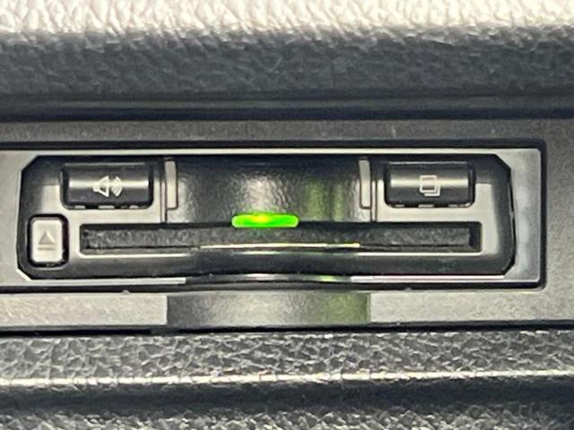 エスクァイア 4WD Giプレミアムパッケージブラックテーラード 保証書/社外 9インチ SDナビ/フリップダウンモニター 社外 10.1インチ/衝突安全装置/両側電動スライドドア/シートヒーター 前席/車線逸脱防止支援システム/シート ハーフレザー 後席モニター(27枚目)