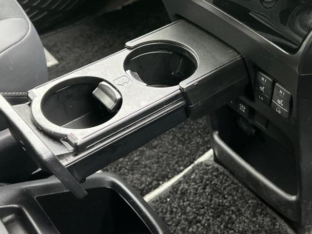 エスクァイア 4WD Giプレミアムパッケージブラックテーラード 保証書/社外 9インチ SDナビ/フリップダウンモニター 社外 10.1インチ/衝突安全装置/両側電動スライドドア/シートヒーター 前席/車線逸脱防止支援システム/シート ハーフレザー 後席モニター(40枚目)