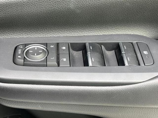 国産車から輸入車まで多様なお客様のニーズのお応えできるように、全国規模で豊富な在庫展開！車のことならＷＥＣＡＲＳへ！