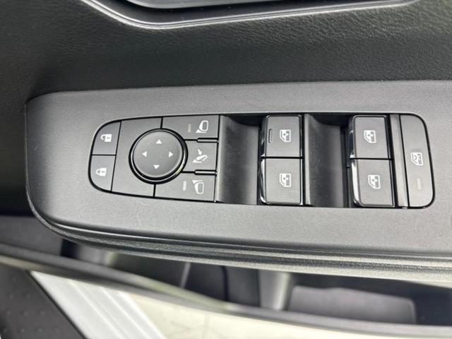 セレナ ｅパワーハイウェイスターＶ　保証書／純正　ＳＤナビ／フリップダウンモニター　純正　１１インチ／インテリジェントルームミラー／衝突安全装置／両側電動スライドドア／車線逸脱防止支援システム／プロパイロット　衝突被害軽減システム（29枚目）