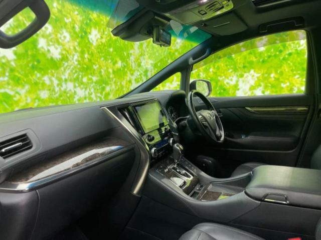 アルファードハイブリッド 4WDエグゼクティブラウンジ 新品タイヤ/サンルーフ/純正エアロ/JBL/保証書/純正 SDナビ/フリップダウンモニター/デジタルインナーミラー/衝突安全装置/両側電動スライドドア/シートヒーター/車線逸脱防止支援システム 4WD(7枚目)