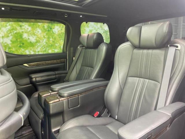 アルファードハイブリッド 4WDエグゼクティブラウンジ 新品タイヤ/サンルーフ/純正エアロ/JBL/保証書/純正 SDナビ/フリップダウンモニター/デジタルインナーミラー/衝突安全装置/両側電動スライドドア/シートヒーター/車線逸脱防止支援システム 4WD(8枚目)