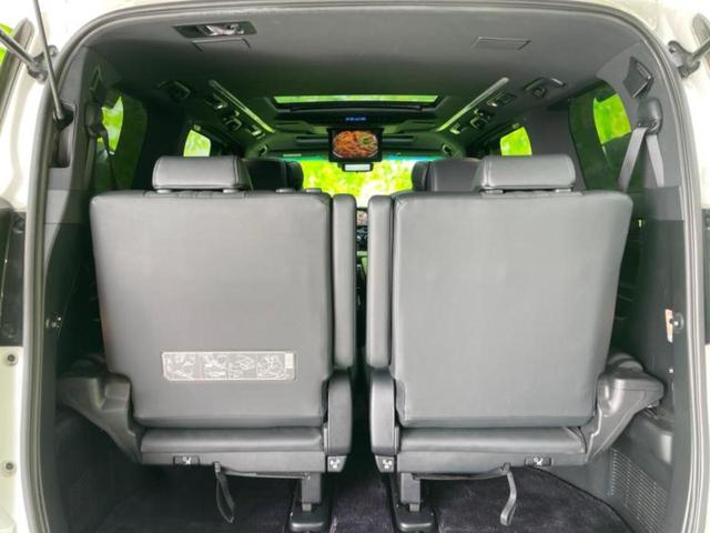 アルファードハイブリッド 4WDエグゼクティブラウンジ 新品タイヤ/サンルーフ/純正エアロ/JBL/保証書/純正 SDナビ/フリップダウンモニター/デジタルインナーミラー/衝突安全装置/両側電動スライドドア/シートヒーター/車線逸脱防止支援システム 4WD(20枚目)