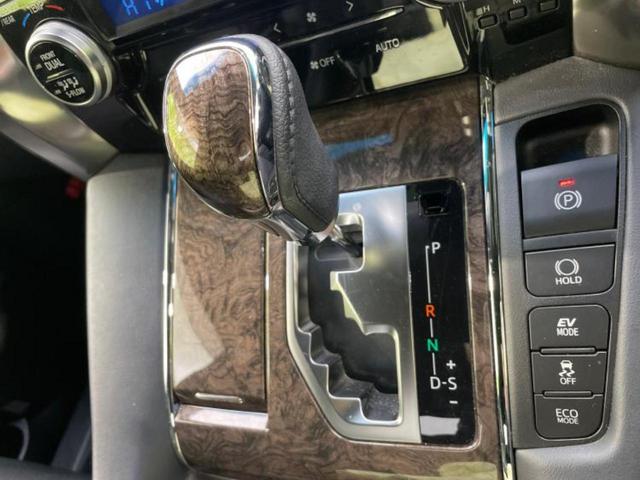 アルファードハイブリッド 4WDエグゼクティブラウンジ 新品タイヤ/サンルーフ/純正エアロ/JBL/保証書/純正 SDナビ/フリップダウンモニター/デジタルインナーミラー/衝突安全装置/両側電動スライドドア/シートヒーター/車線逸脱防止支援システム 4WD(29枚目)