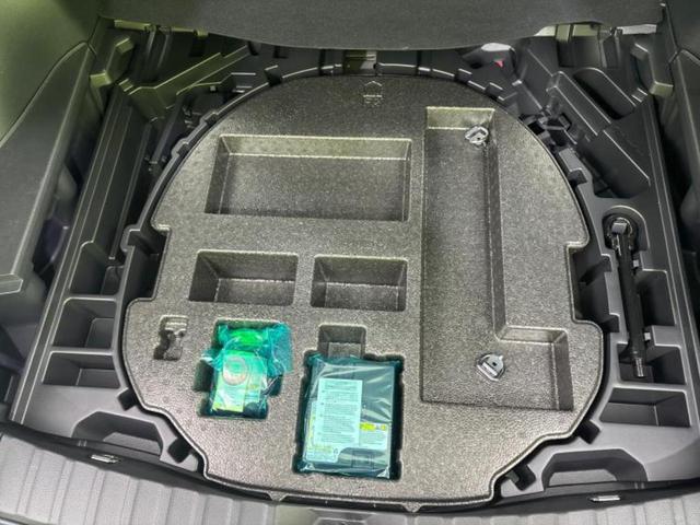 カローラクロス ４ＷＤハイブリッドＺ　保証書／ディスプレイオーディオ１０インチ／トヨタセーフティセンス／シートヒーター／全方位モニター／車線逸脱防止支援システム／シート　ハーフレザー／電動バックドア／ヘッドランプ　ＬＥＤ　全周囲カメラ（20枚目）