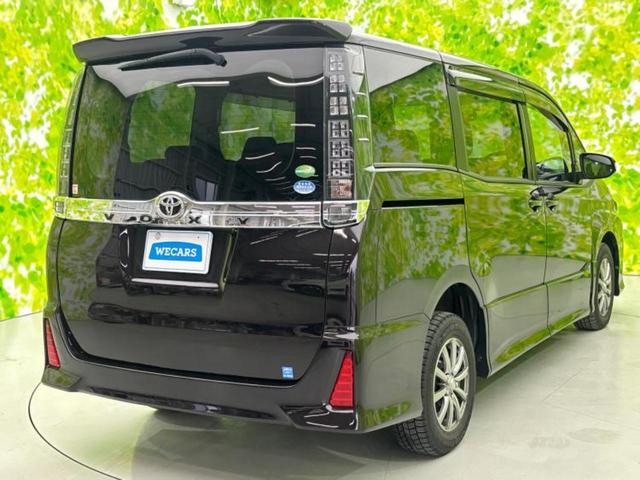 ヴォクシー ４ＷＤ　ＺＳ　保証書／社外　ＳＤナビ／両側電動スライドドア／ヘッドランプ　ＬＥＤ／ＥＴＣ／ＥＢＤ付ＡＢＳ／横滑り防止装置／アイドリングストップ／フルセグＴＶ／エアバッグ　運転席／エアバッグ　助手席　ワンオーナー（3枚目）